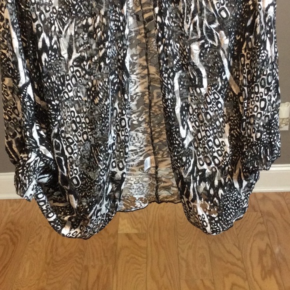 M Cover Charge black boho groovy geometric print wrap with sleeves - Picture 6 of 12